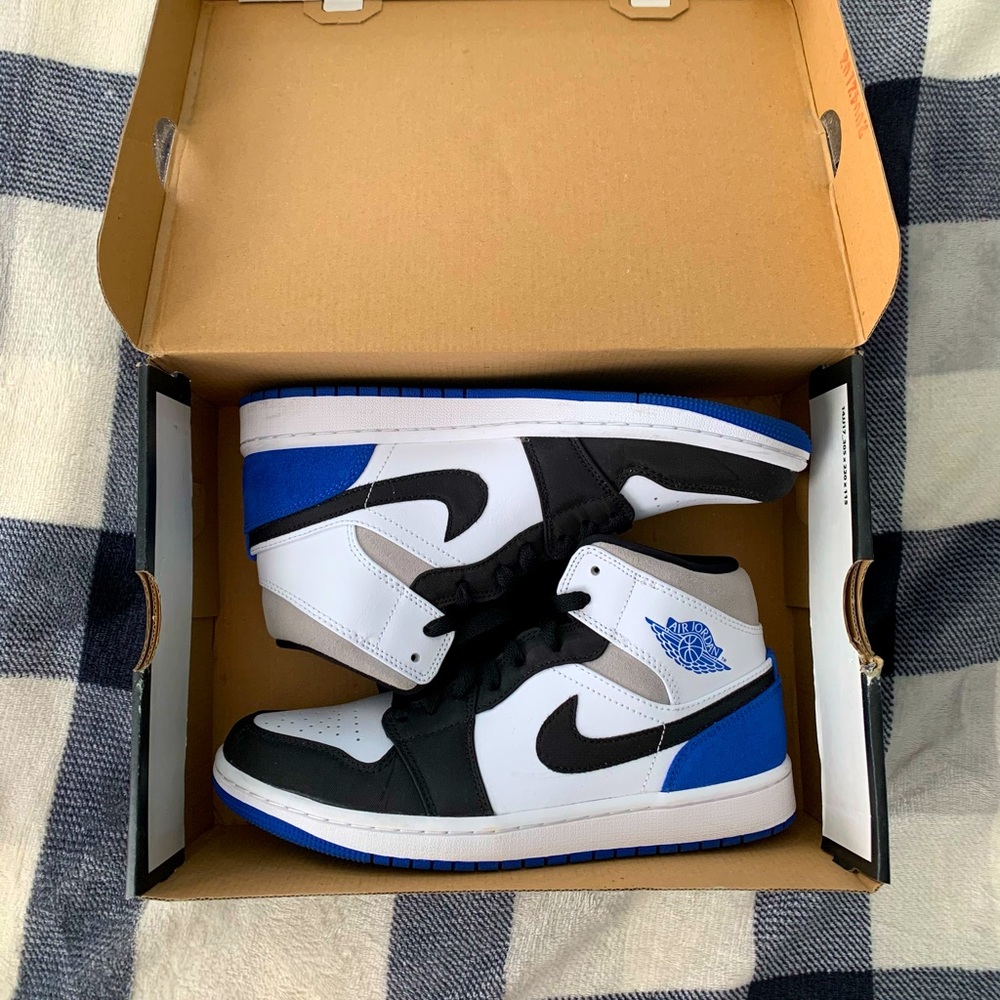 AIR JORDAN 1 MIDs